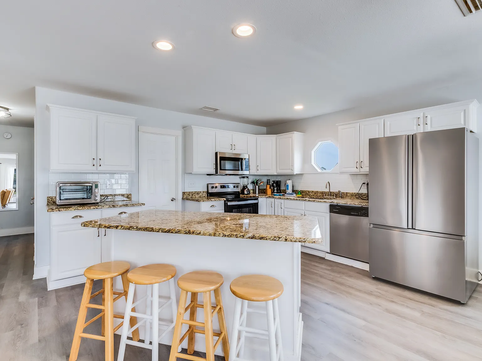 6 bed, 2620 sqft, $9,000 — Photo 3