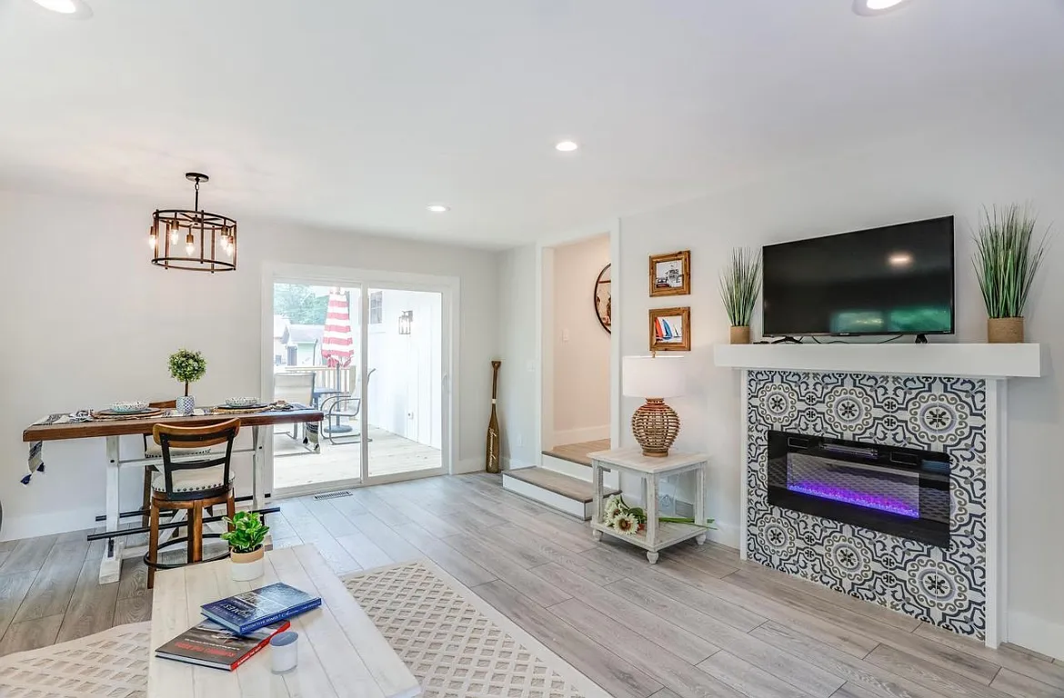 3 bed, 1.5 bath, 1170 sqft, $3,200 — Photo 4