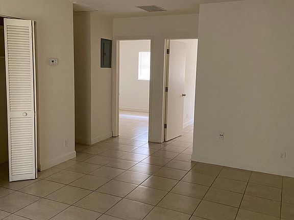 4th image of 231 SW 8th Ct #2