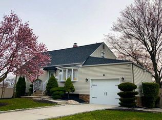 8 Vermont Dr, Hazlet, NJ 07730
