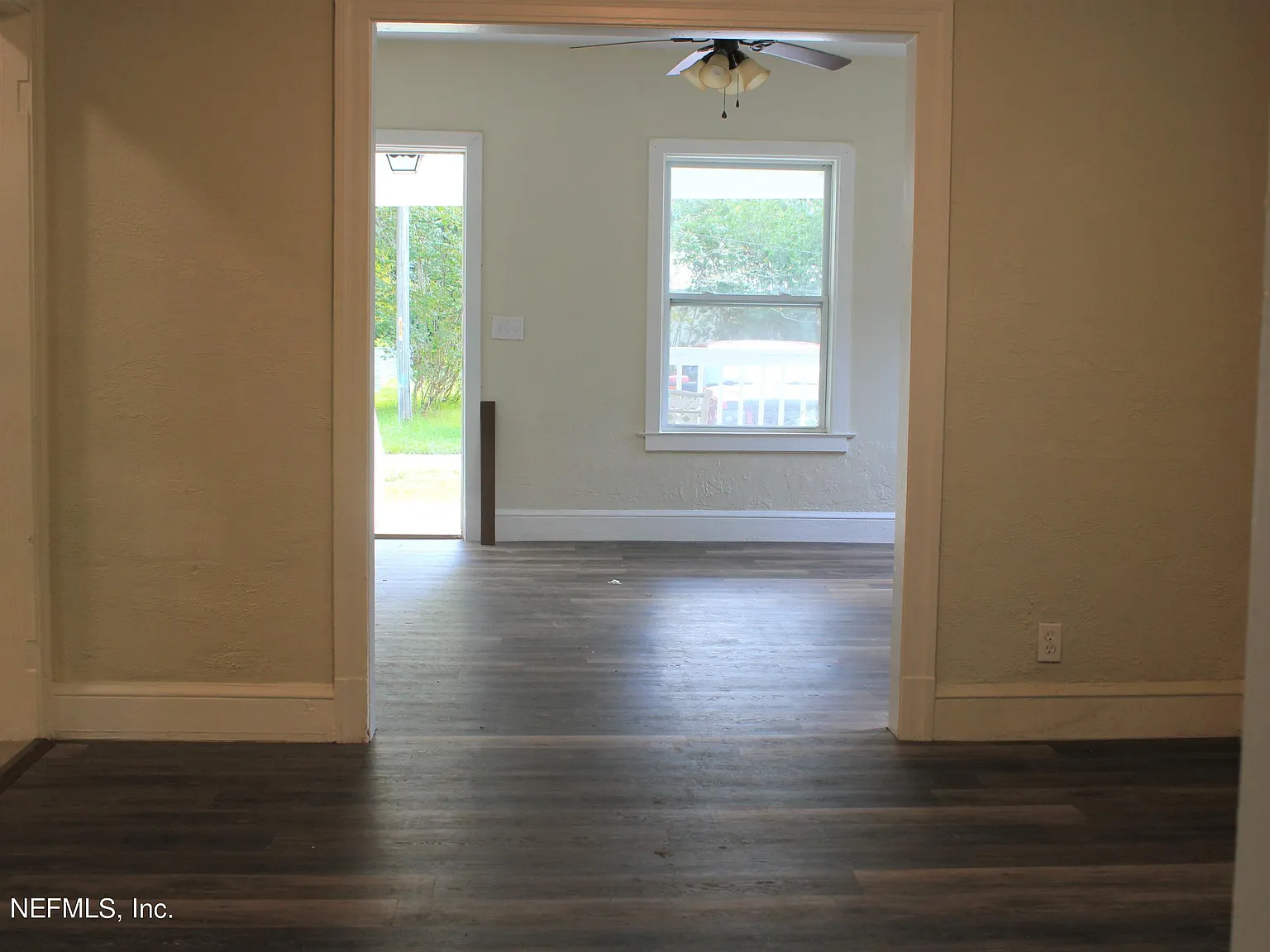 3 bed, 1.0 bath, 1296 sqft, $1,350 — Photo 2