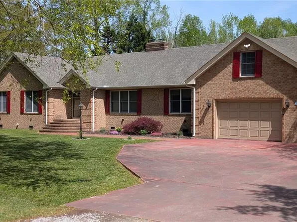 108 Marshall Ct, Moyock, NC 27958