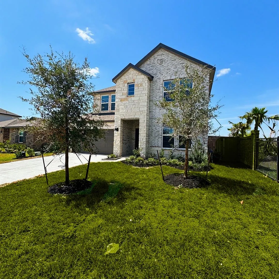 4 bed, 3.0 bath, 2645 sqft, $3,025 — Photo 3