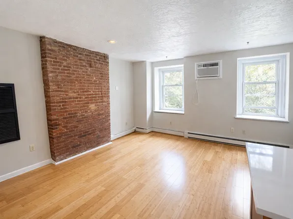6333 Walnut St, Pittsburgh, PA 15206
