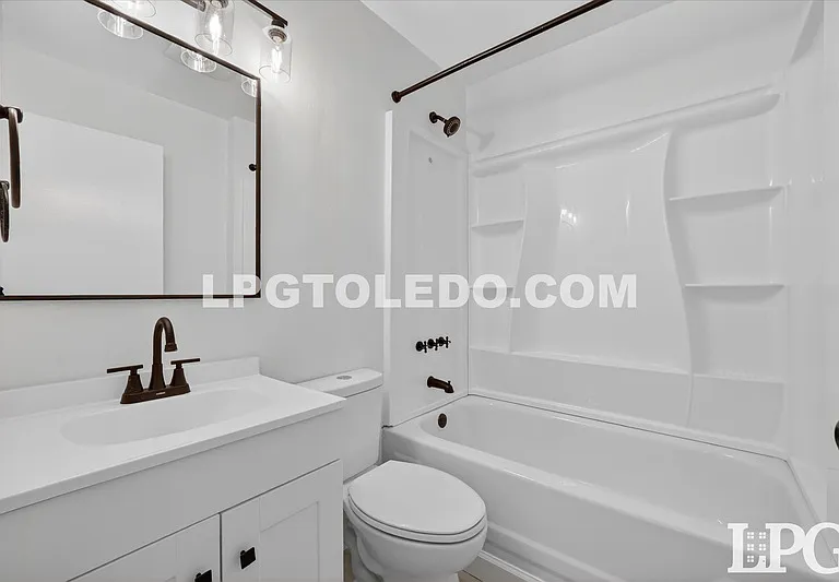 921 Berry St — Photo 22
