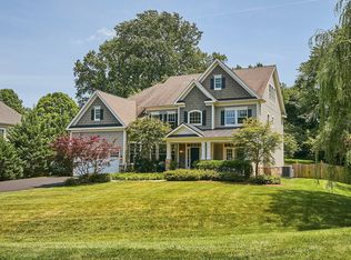 1702 Drewlaine Dr, Vienna, VA 22182