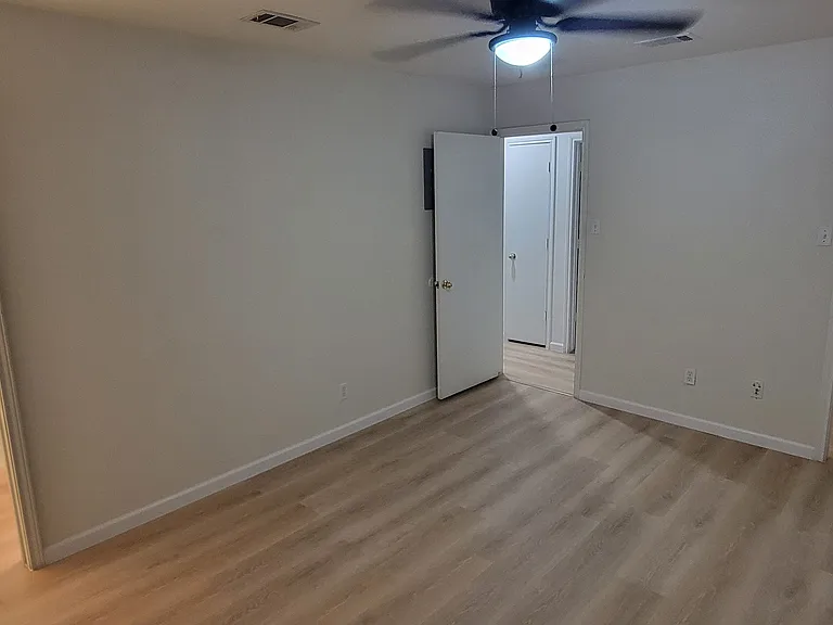 4915 Fortuna Pl — Photo 5