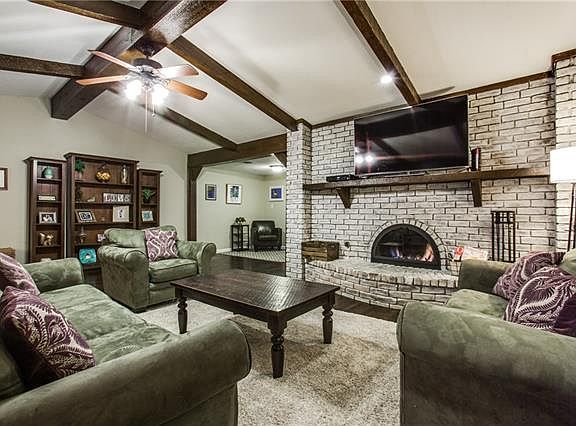4th image of 2385 Claridge Cir