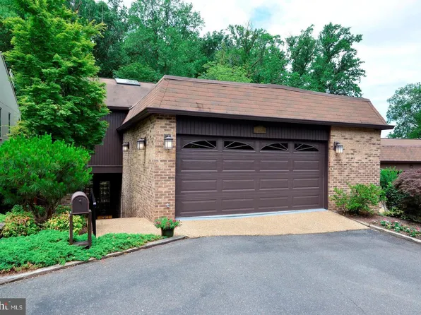 9941 Great Oaks Way, Fairfax, VA 22030