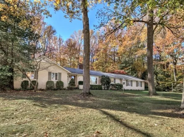 201 Sunlit Dr, Watchung, NJ 07069