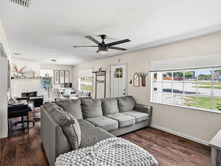 516 E Wintergreen Rd — Photo 12