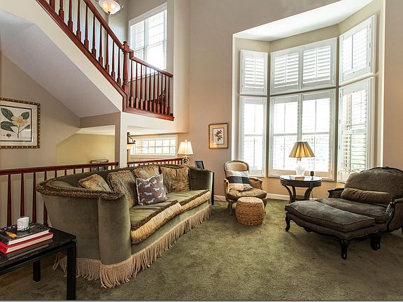 3rd image of 13 Astor Pl #13