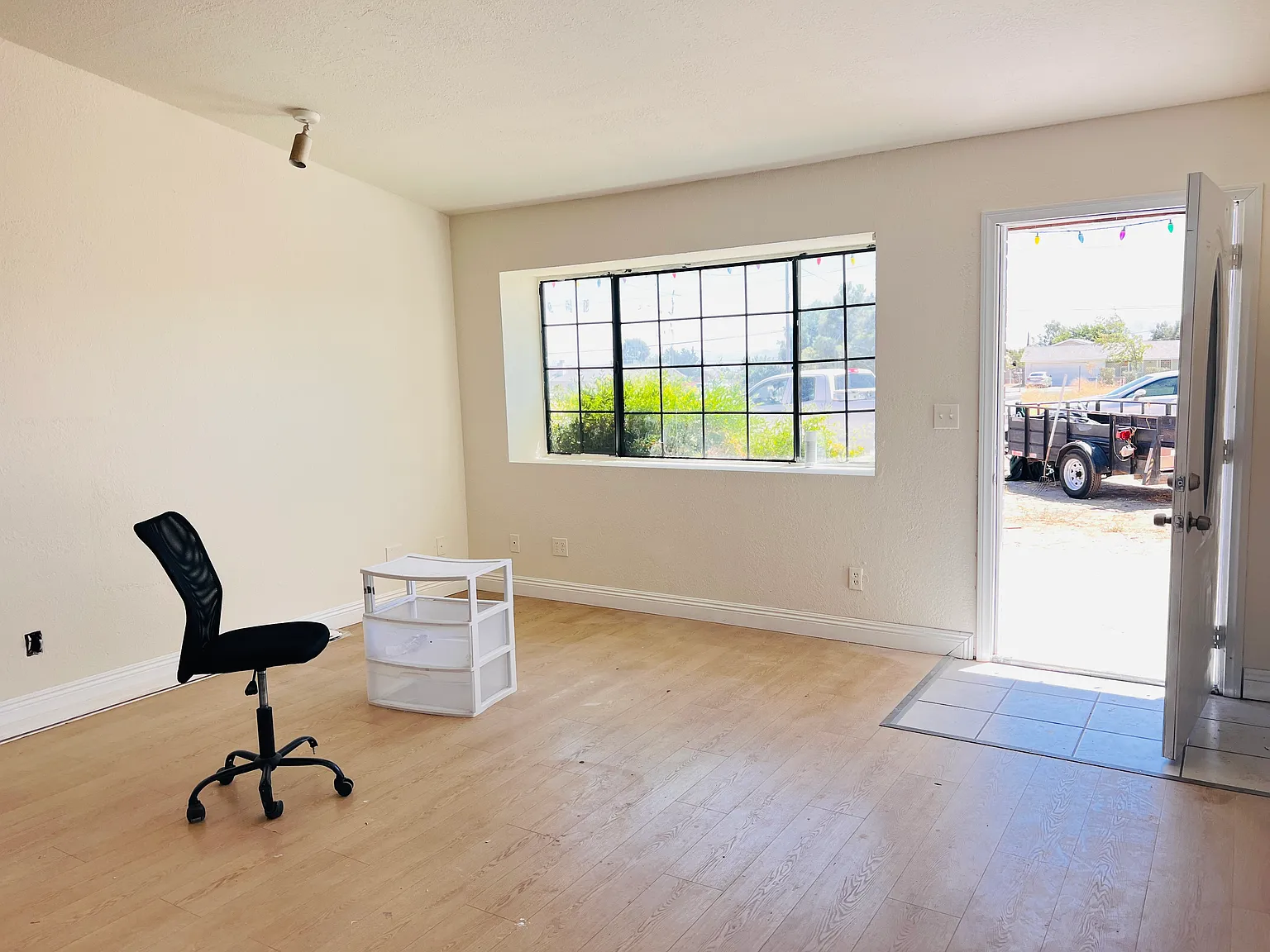 4 bed, 1981 sqft, $2,800 — Photo 2