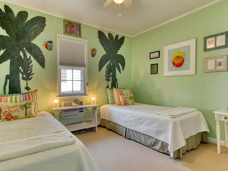 32 Chestnut St — Photo 4