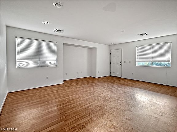 3rd image of 8218 Amphora St