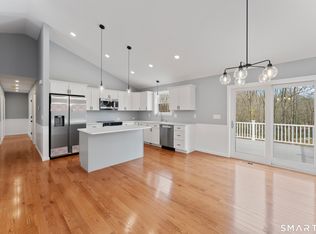 890 Brook Rd, Hampton, CT 06247