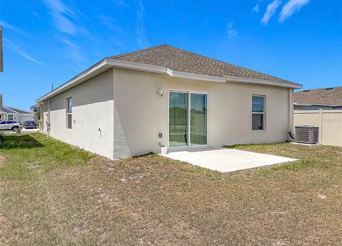 3 bed, 1444 sqft, $2,000 — Photo 2