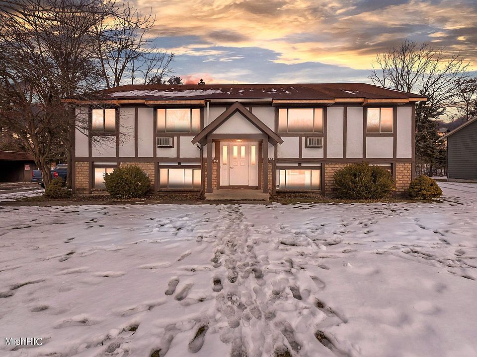 1st image of 855 Hardwick Dr SE