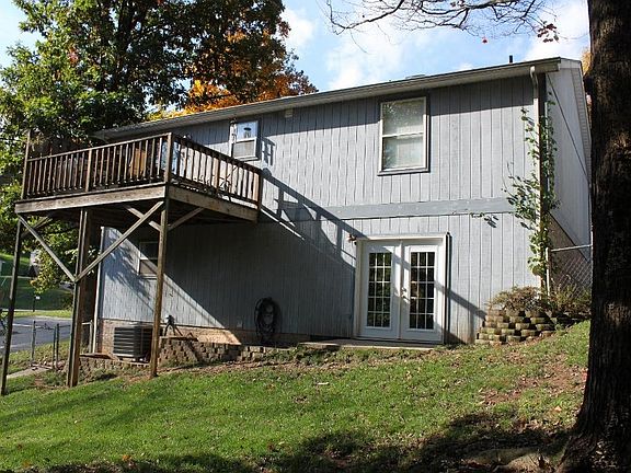 2nd image of 804 Gordon Dr