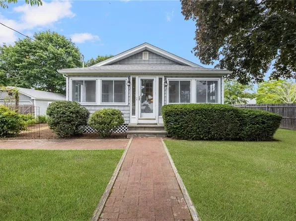 77 2nd St, East Greenwich, RI 02818