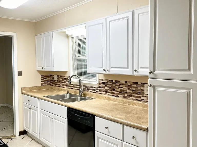 1315 Whitfield Park Dr — Photo 6