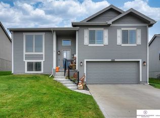 9220 Craig St, Omaha, NE 68122