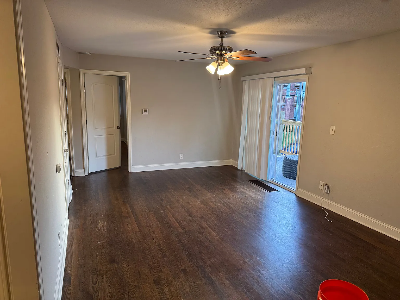 Top Floor Balcony 2 bedroom — Photo 2