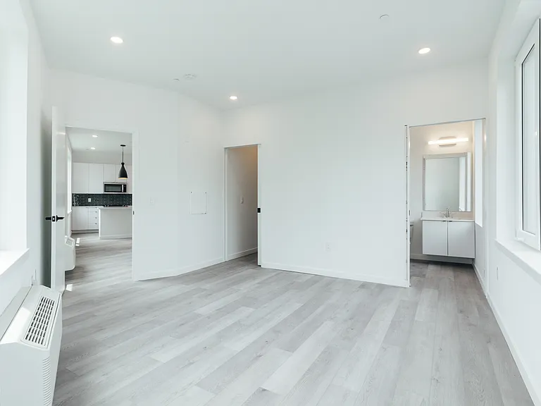 130 Monitor Street — Photo 20