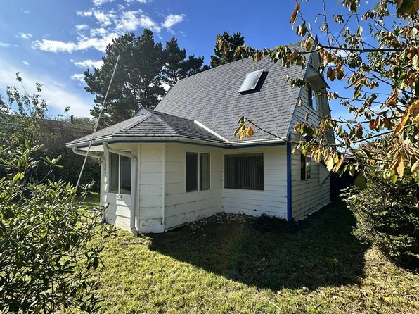 6835 SW Galley Ave, Lincoln City, OR 97367