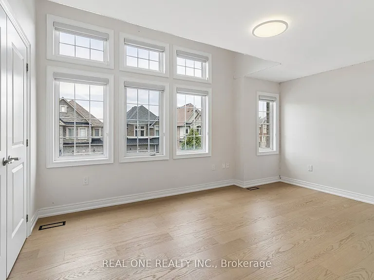 19 Rivoli Dr — Photo 26