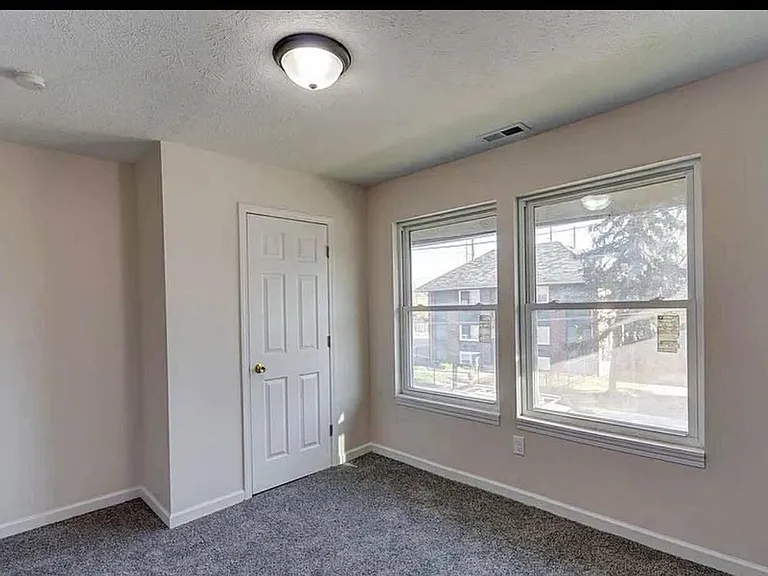 1135 Fairfield Ave — Photo 4