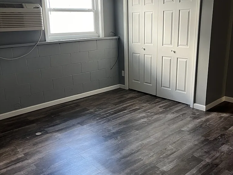 301 W Maple St — Photo 3