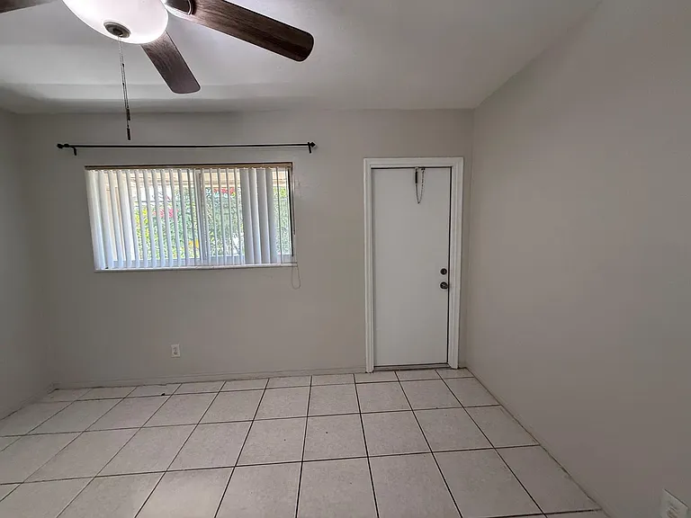 6400 NE 18th Ave #11 — Photo 6