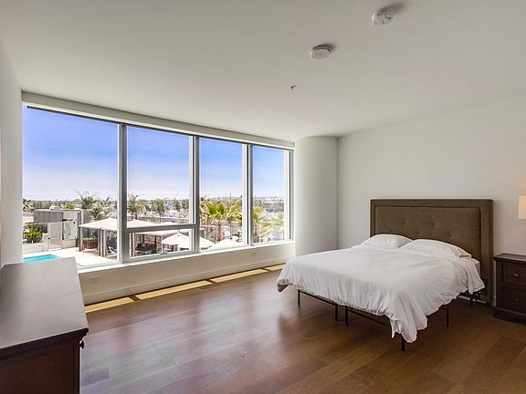 4th image of 888 W E St