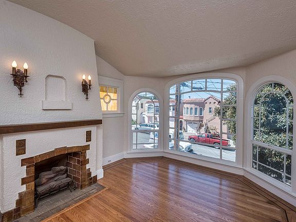 2nd image of 431 Peninsula Ave