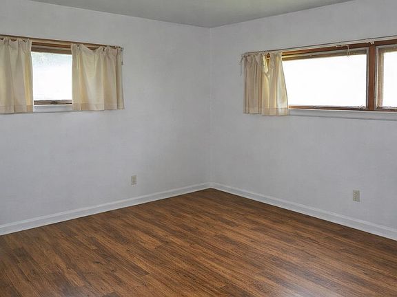 2nd image of 2208 Suzanne Cir NW