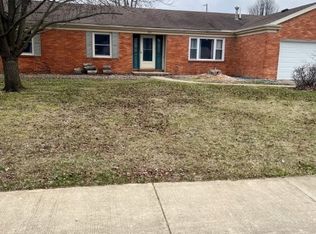 1802 Meadowlake Dr, Charleston, IL