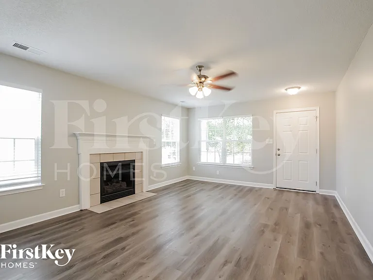 2819 Rosemeade Dr — Photo 3