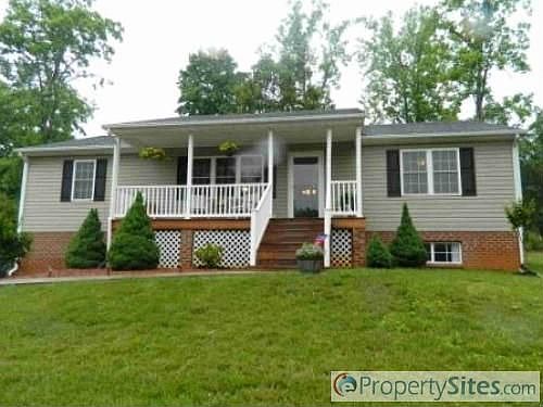 1st image of 600 Woodland Dr