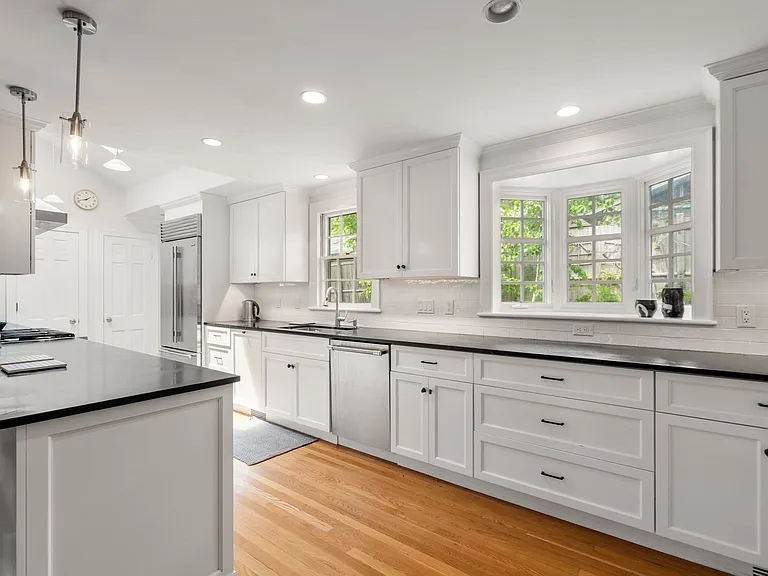 205 Brattle St — Photo 8