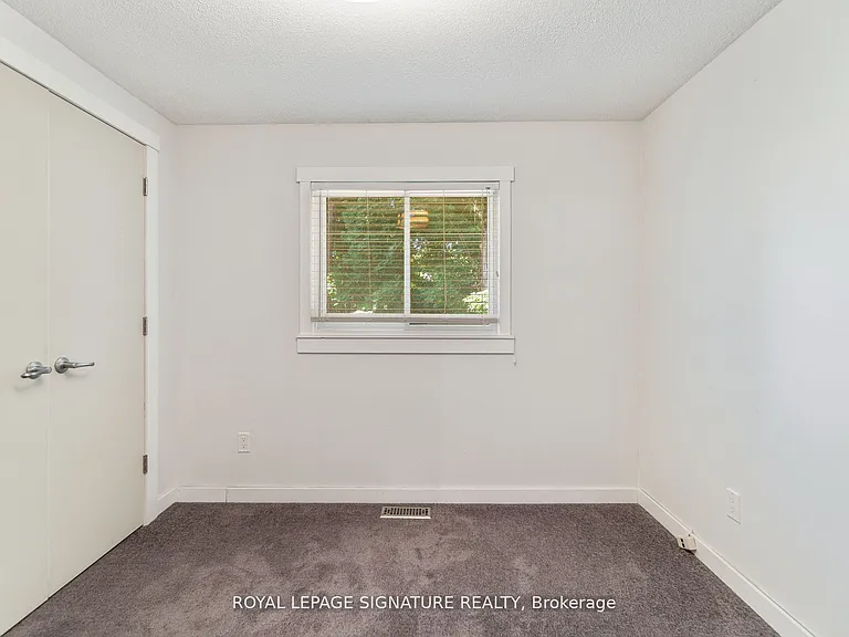 4 Patricia Ave #UPPER — Photo 34