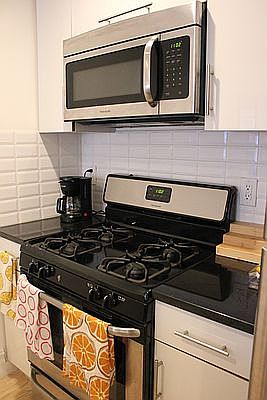 3rd image of 38A Woodbine St Floor 1