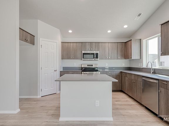 4th image of 315 Crystal Rock Ave