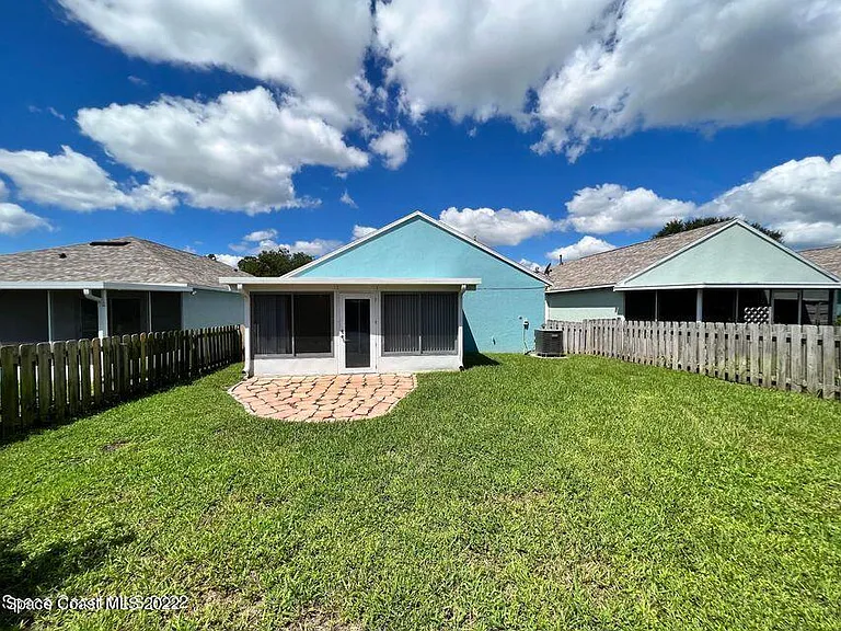 2230 Redwood Cir NE — Photo 18