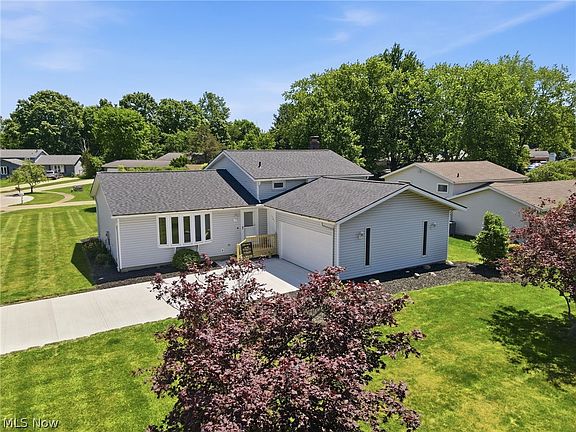 3rd image of 15677 Pinewood Dr