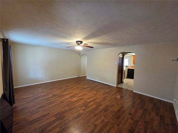 4th image of 1308 6th Ave