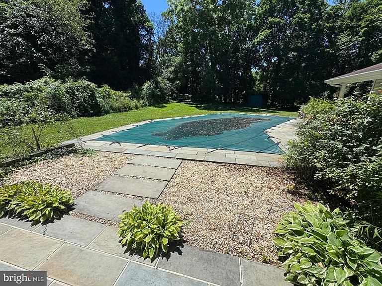 317 W Seminary Ave — Photo 38