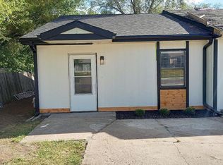 1327 E 25th Ter, Lawrence, KS 66046