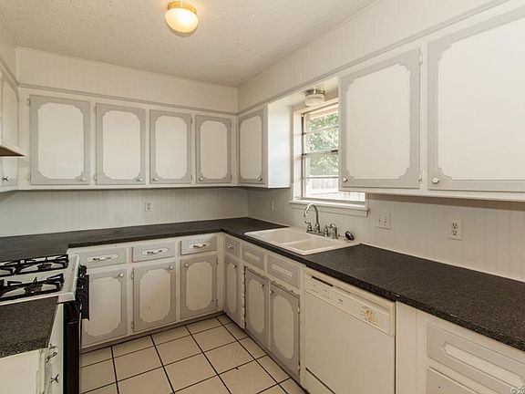 2nd image of 14099 S Fern Pl E