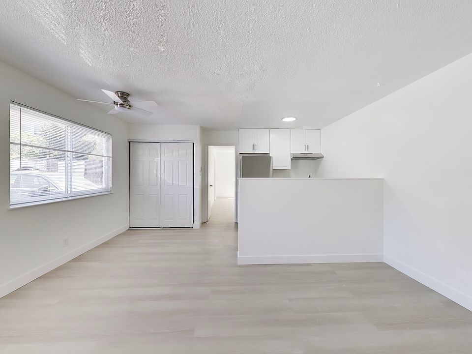 1st image of 3012 E 18th St #5